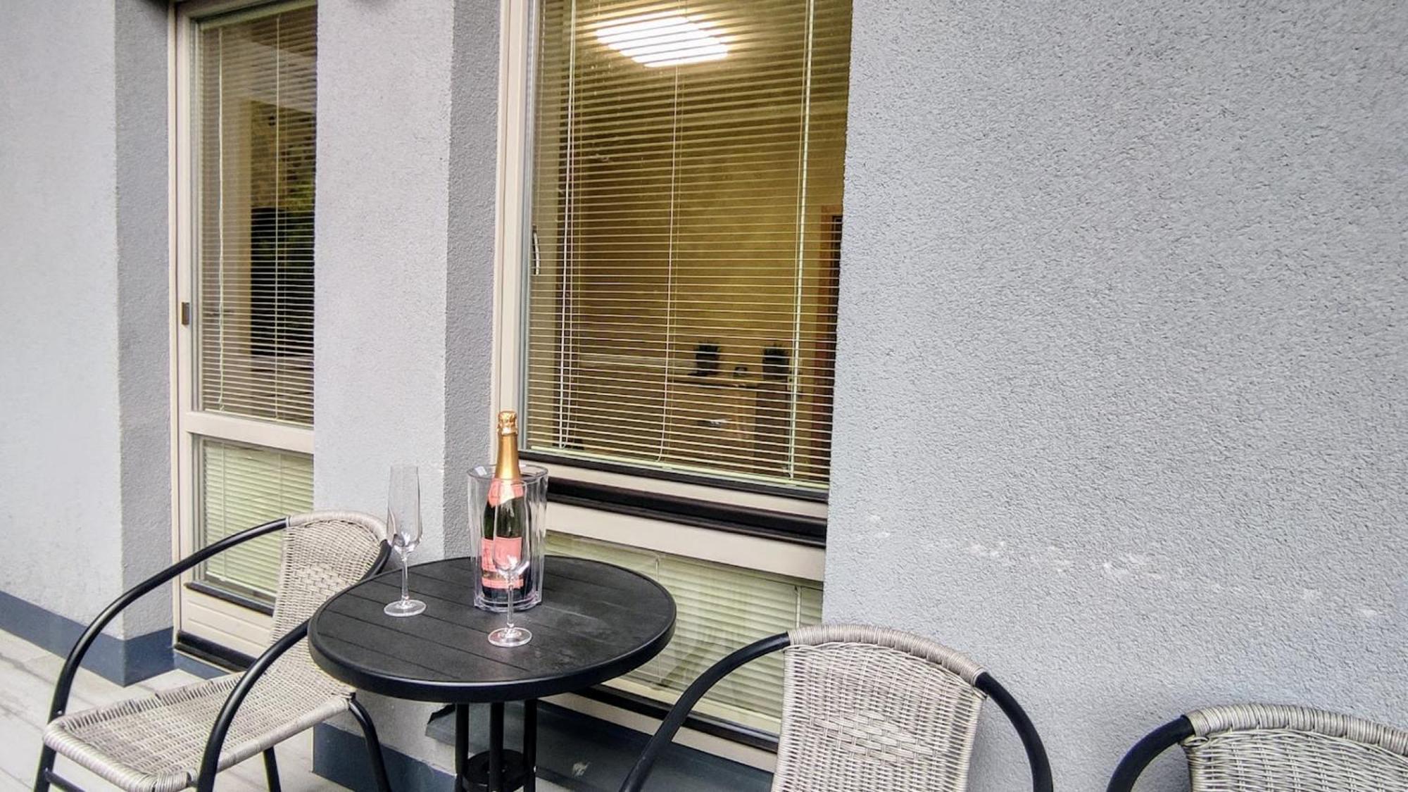 WELLNESS APARTMÁN RESIDENT HARRACHOV C308 Horský apartmán 2KK s velkou terasou a vlastním parkováním v garáži Harrachov Exterior foto